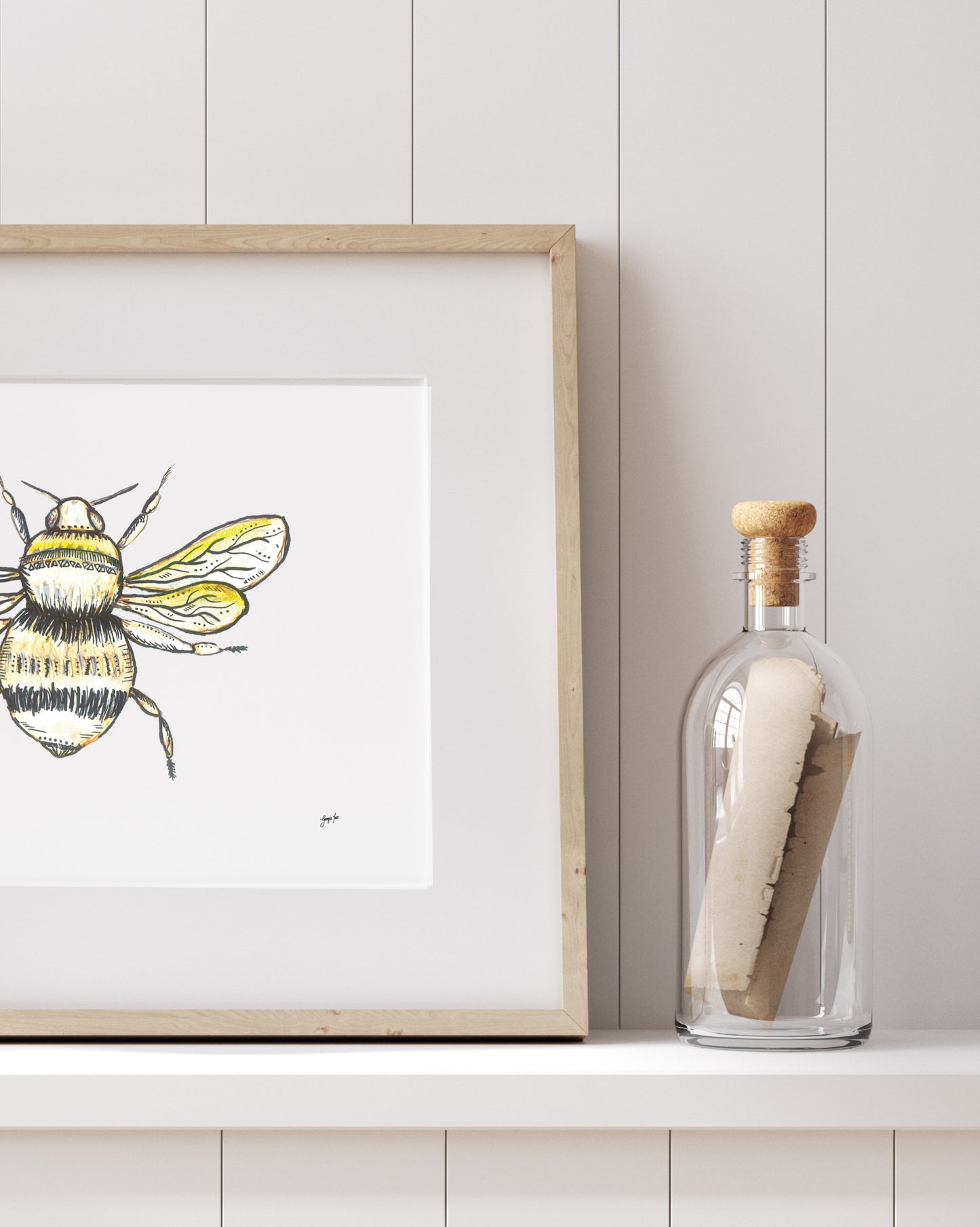 Minimalist bee print for neutral contryside interiors