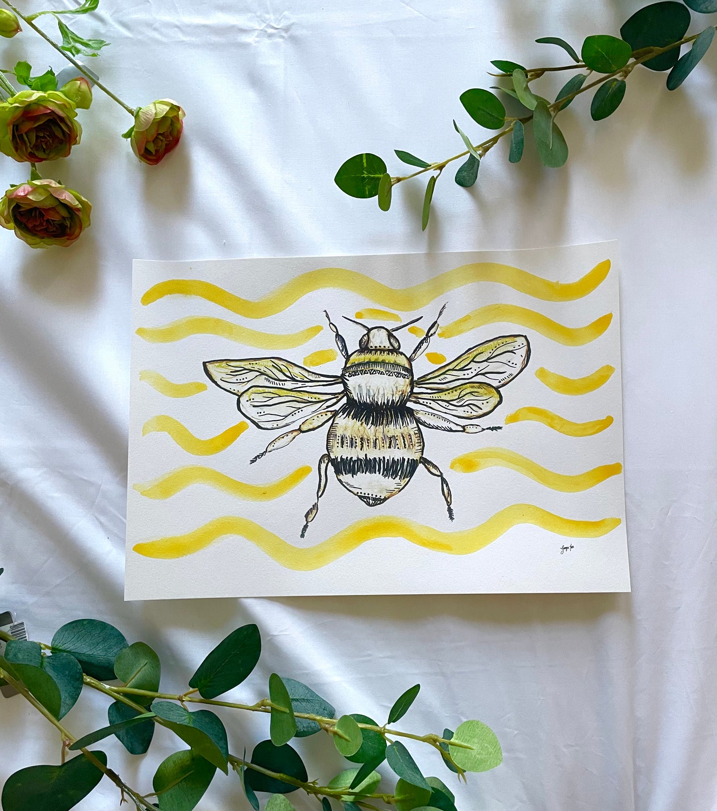 A bee print (A4) with yellow hand painted watercolour background. This bee print design will work well in any space, and add a splash of brightness to your home.