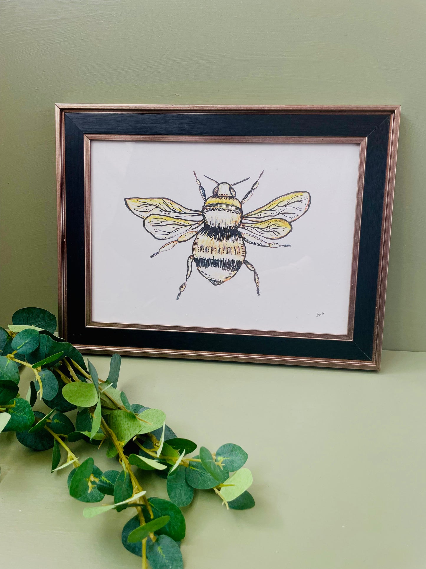 Simple Bee Art Print in Black and Gold Frame