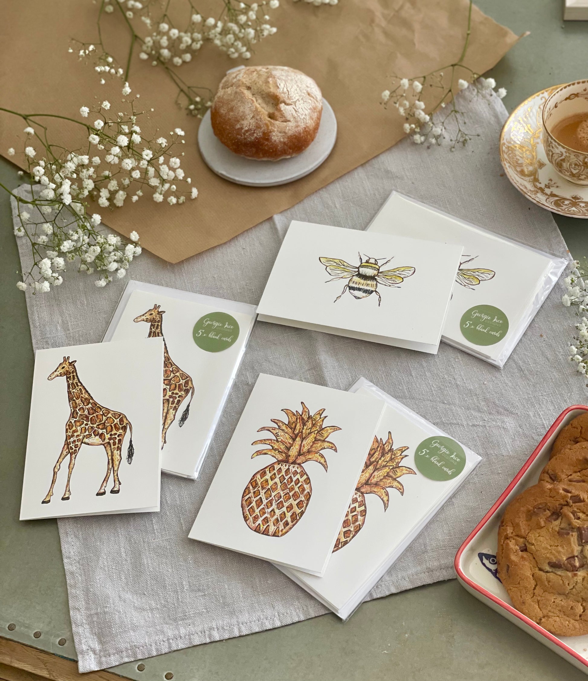 Set of 15 cards in the bees, giraffe and pineapple print