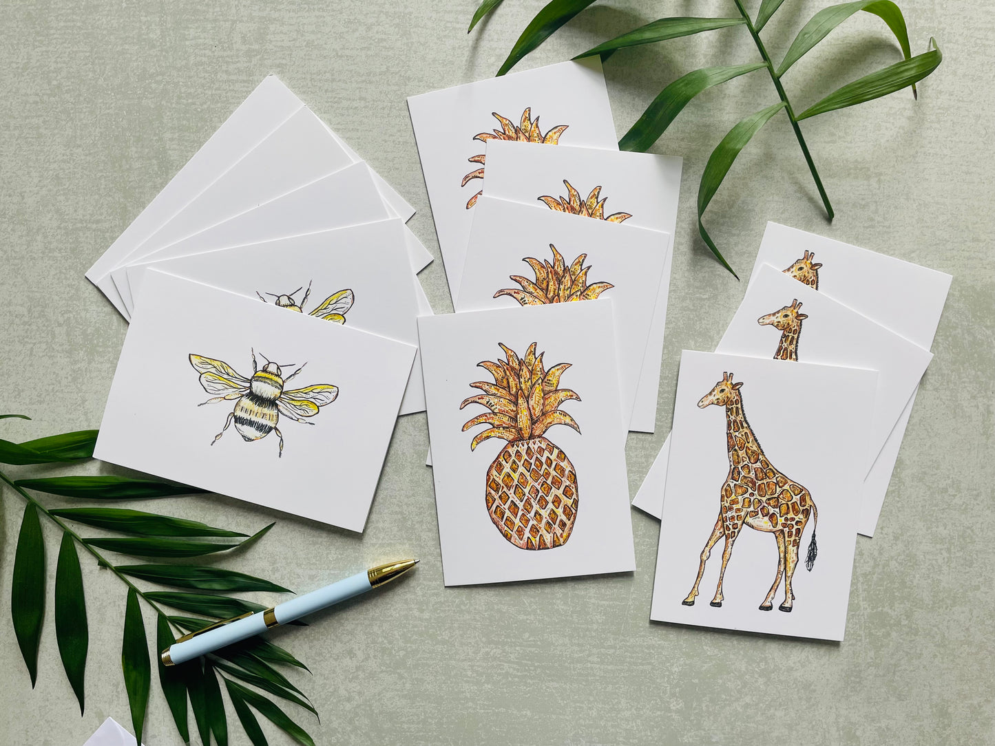 Set of 15 cards with bees, giraffe and pineapple