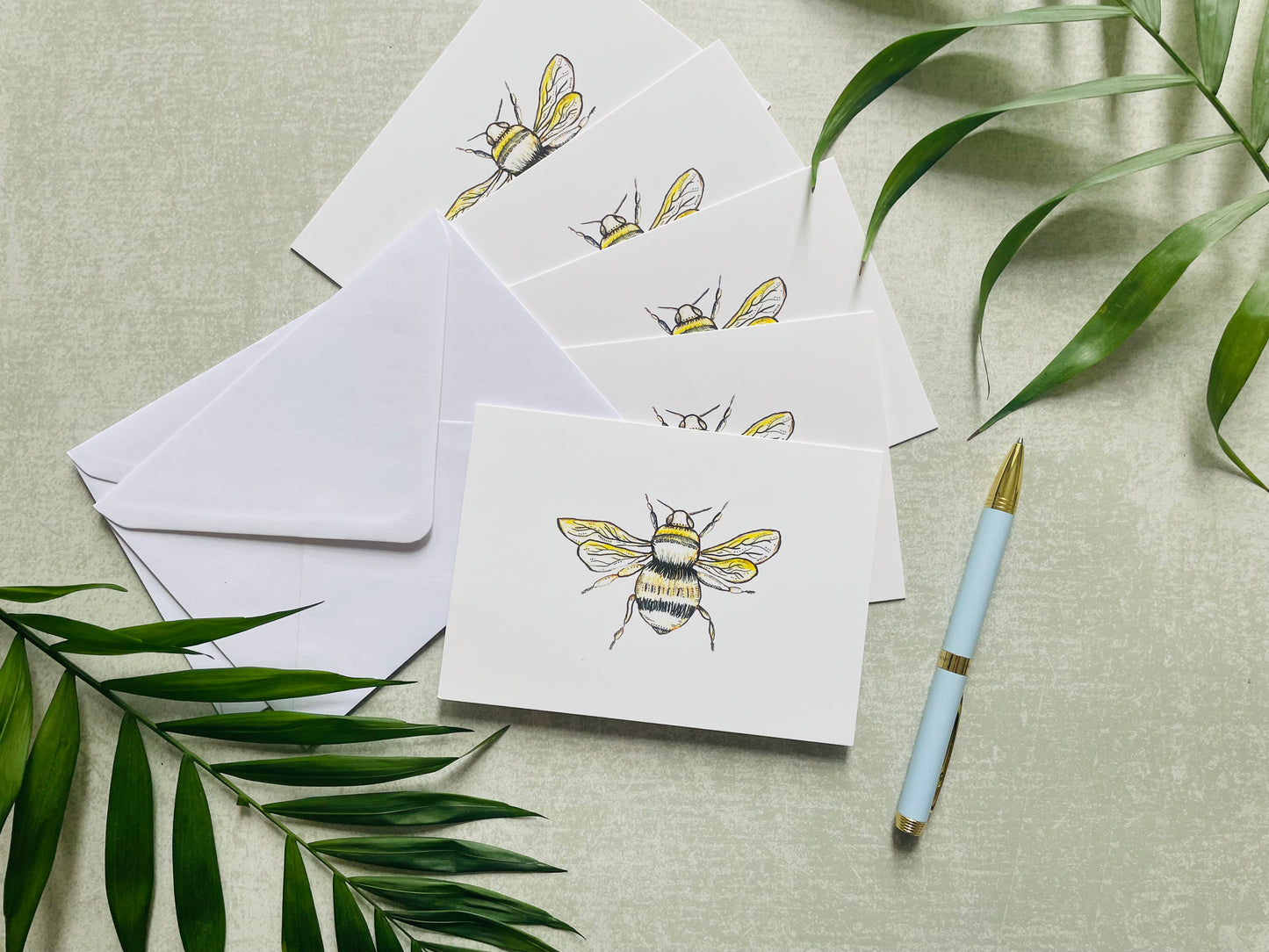 Set of 5 matching bee cards made in the UK